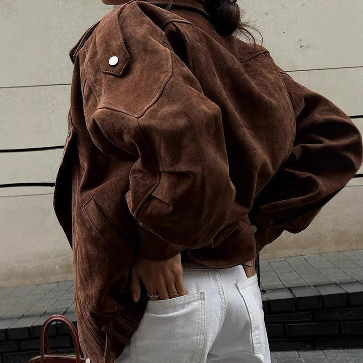 Drune | Übergröße Bomberjacke im Wildleder-Look mit asymmetrischem Reißverschluss