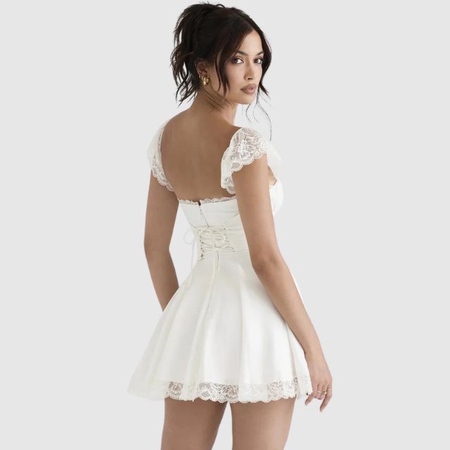 Drune | Kleid mit Quadratischem Ausschnitt und Spitzenborte