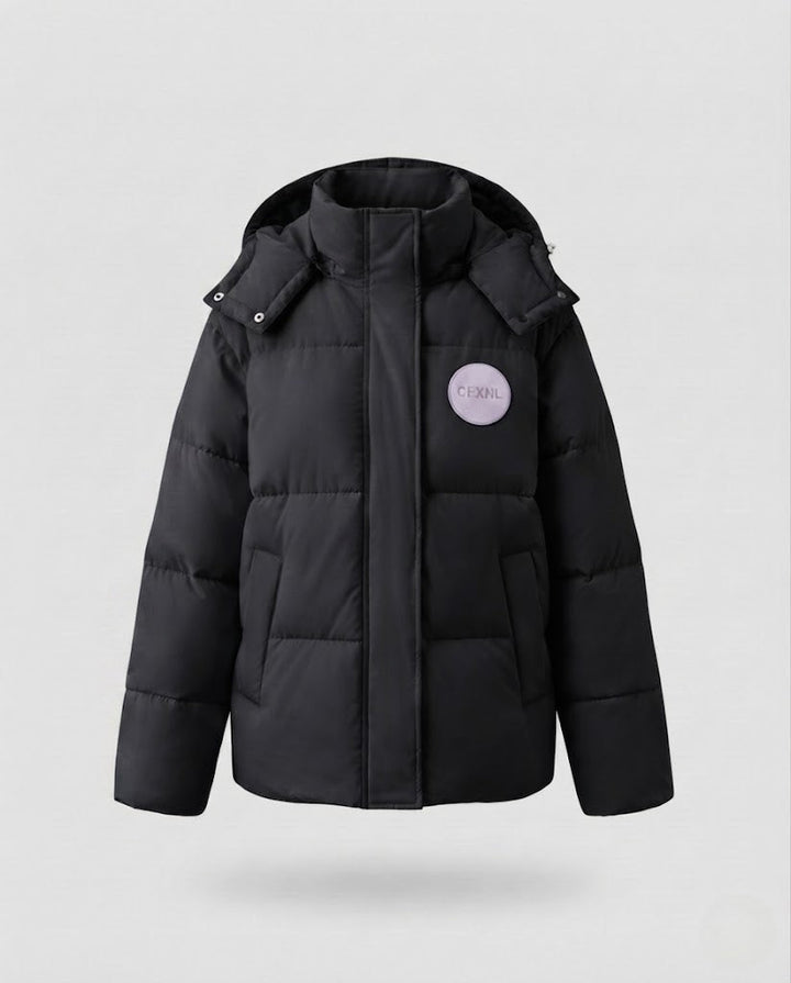 Damen übergroße kurze gesteppte Jacke mit hohem Stehkragen und dekorativer Patch-Applikation