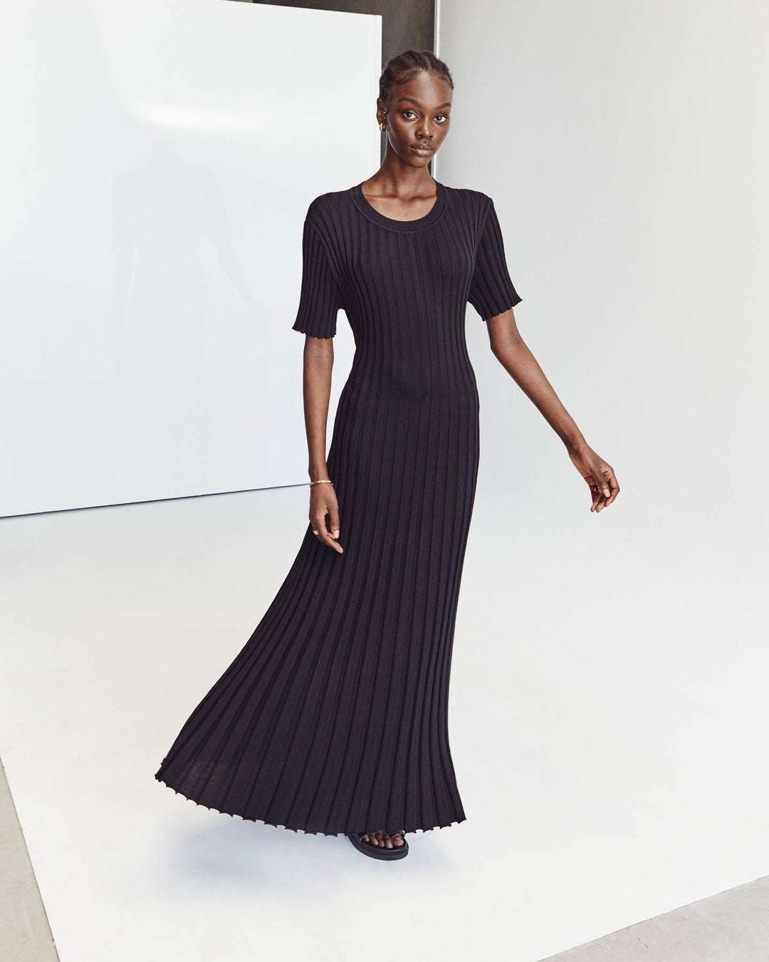 Drune-Strickkleid mit schmaler Taille und Streifenmuster