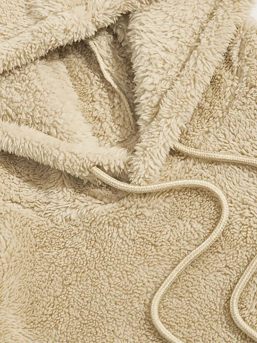 Drune | Fluffy Hoodie und Shorts