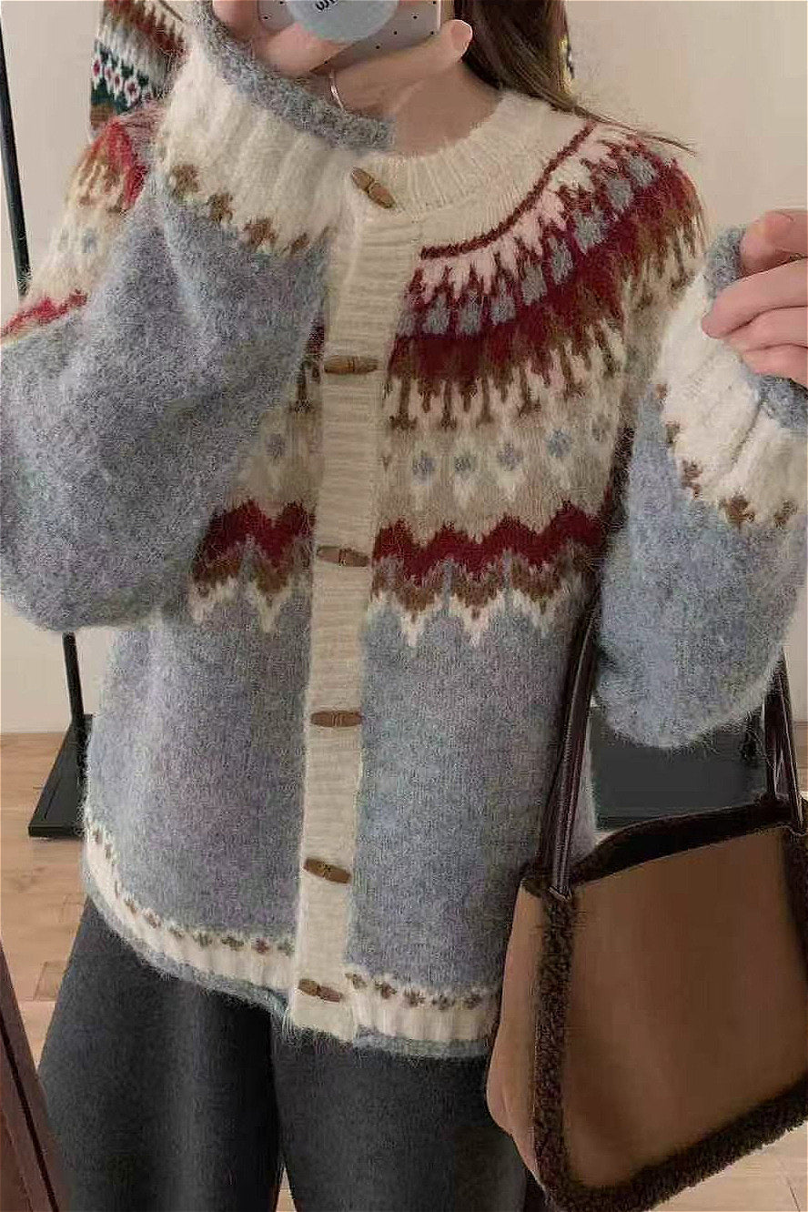 Drune | Rundhals Fair Isle Weihnachten Hornknopf Strickjacke