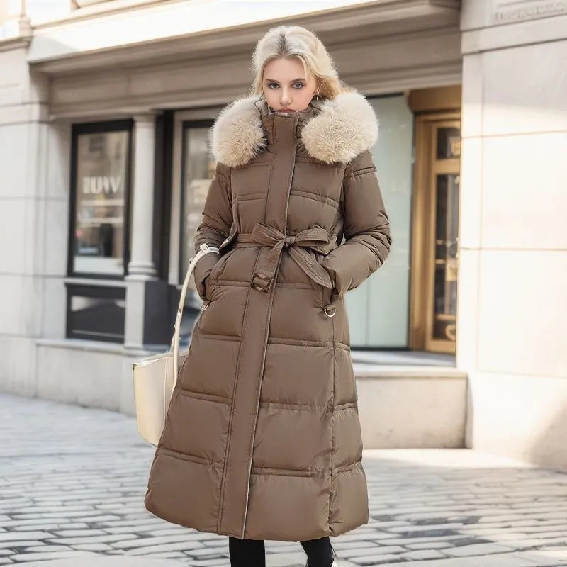 Drune | Damen lange Winterjacke mit Pelzmütze und Gürtel