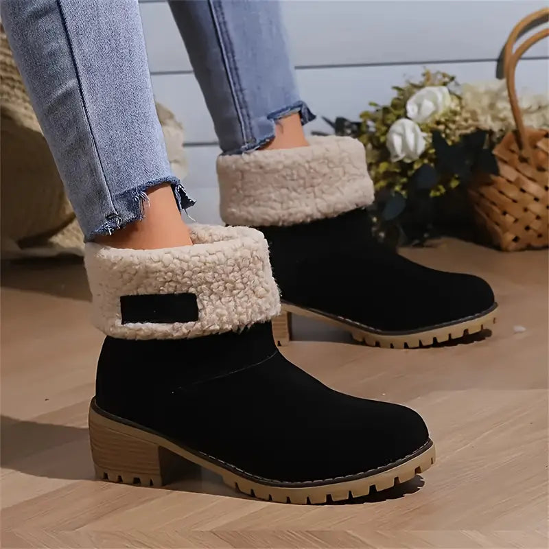 Drune | Schneestiefel Mit Einem Klobigen Absatz Und Mittelhoher Sohle