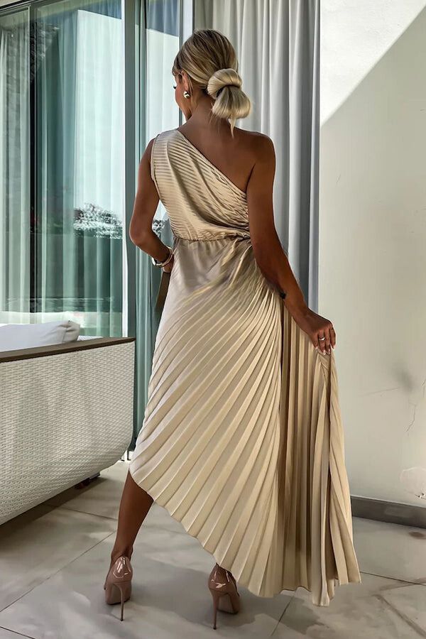 Drune | Romantische Nächte Satin Erhabenes Blumen Elastisches Cutout Ein-Schulter Plissee Maxi Kleid