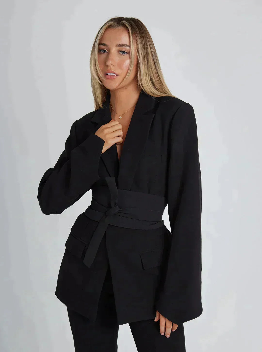 Drune | Blaue Jacke mit Gürtel