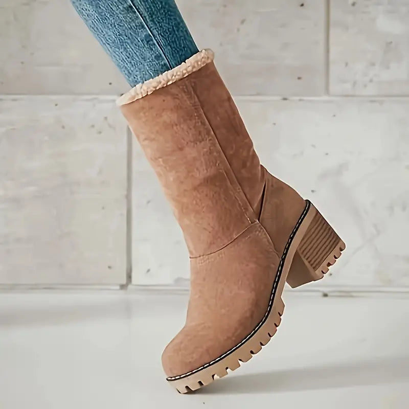 Drune | Schneestiefel Mit Einem Klobigen Absatz Und Mittelhoher Sohle