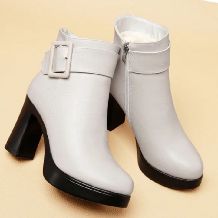 Drune | Flaschenstiefel mit High Heel und Fensterdesign für einen einzigartigen Stil