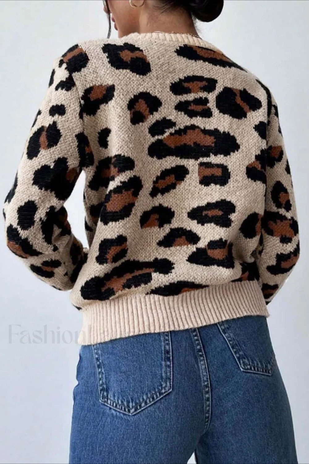 Drune | Stylish sweater with color blocking, leopard print, and round neckline