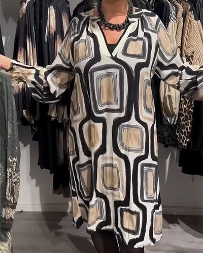 Drune | Kleid mit V-Ausschnitt und Geometrischem Print