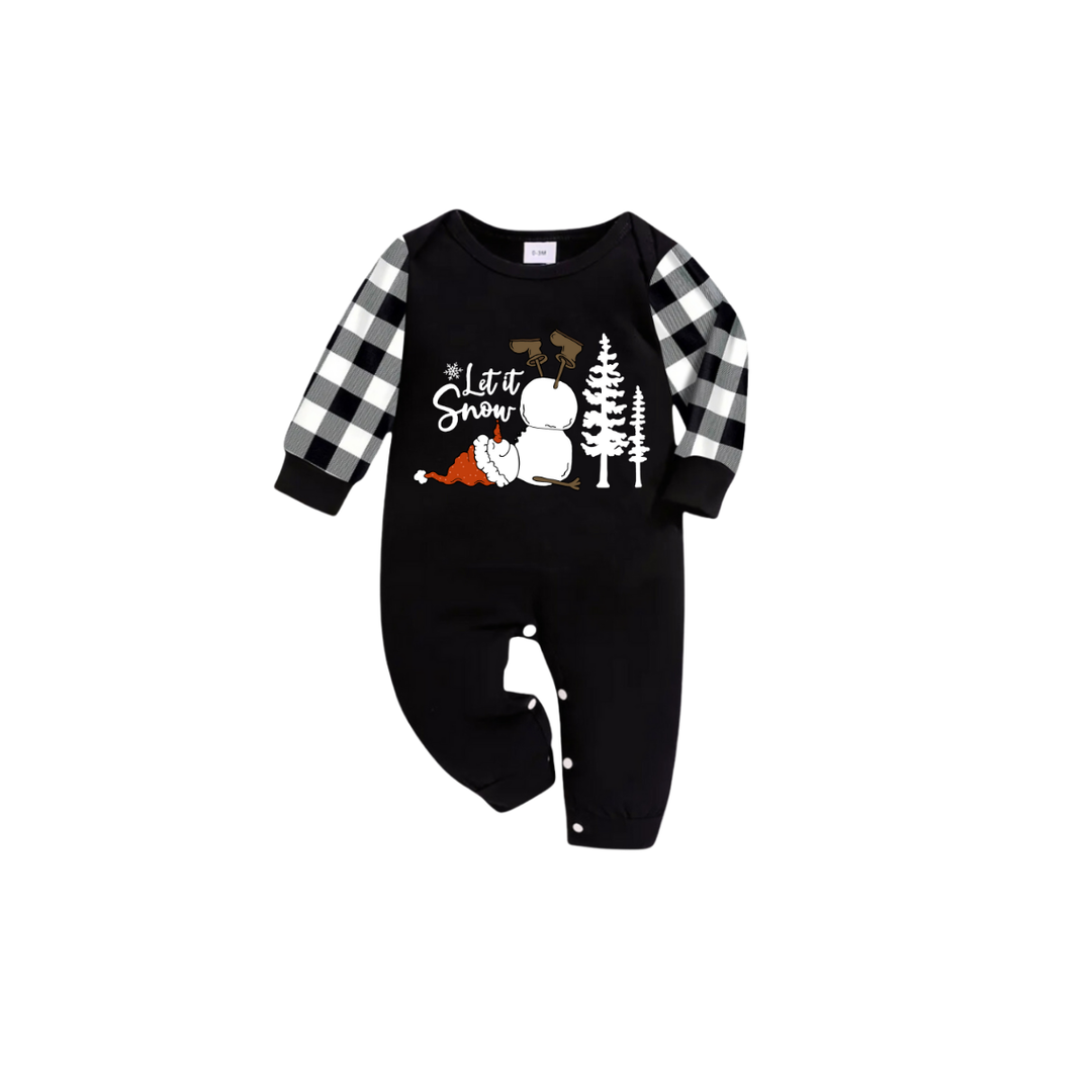 Drune | Lass es schneien Schneemann Familie Weihnachten Pyjama Set - Schwarzes Oberteil Schwarz-weiße karierte Hose Weiße Textgrafik