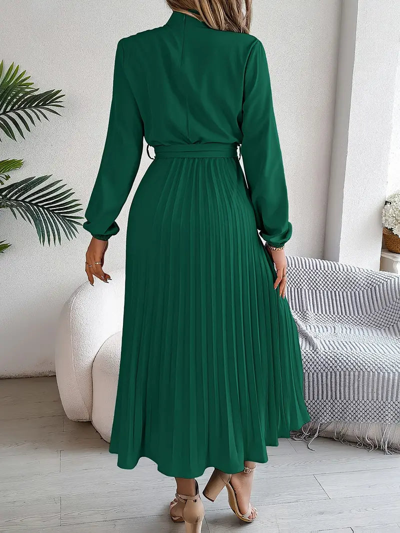 Drune | Schlichtes Kleid mit Stehkragen und Plissiertem Gürtel