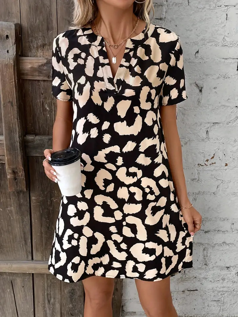 Drune | V-Ausschnitt-Kleid für den femininen Stil