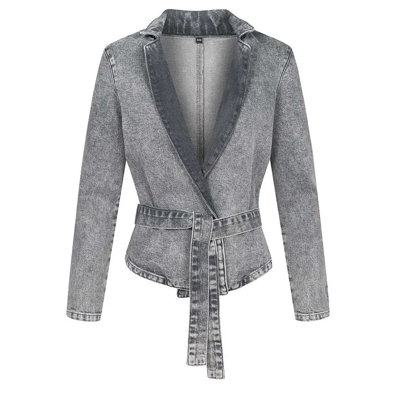 Drune | Jeansjacke mit Gürtel, Stehkragen und langen Ärmeln