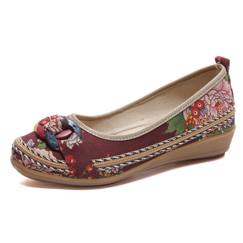 Damen nan floraler Textil-Slipper mit niedrigem Keilabsatz, dekorativer Ringapplikation und gepolstertem Komfortfußbett Drune
