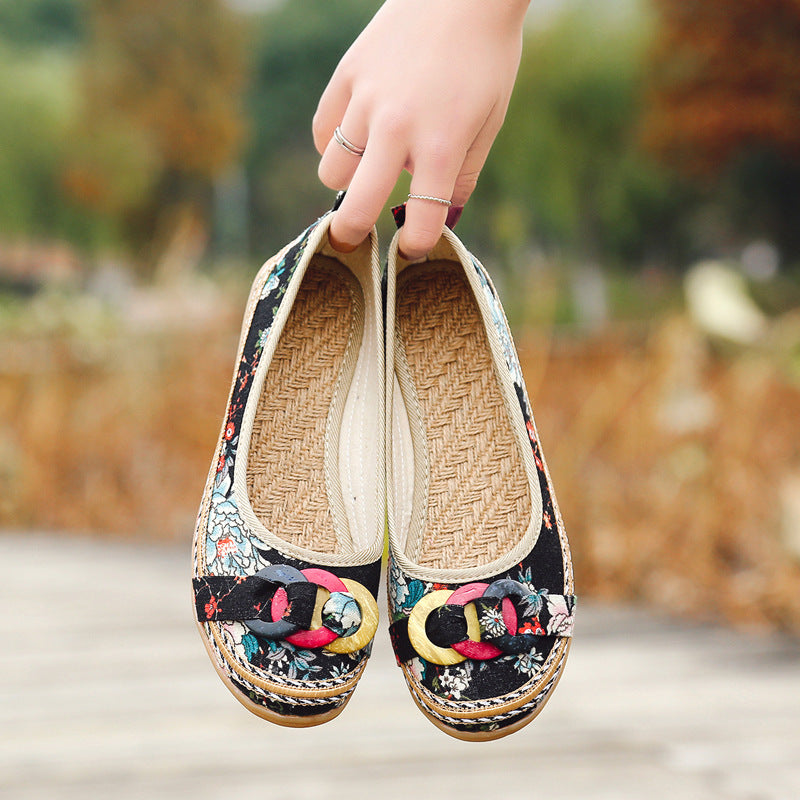 Damen nan floraler Textil-Slipper mit niedrigem Keilabsatz, dekorativer Ringapplikation und gepolstertem Komfortfußbett Drune