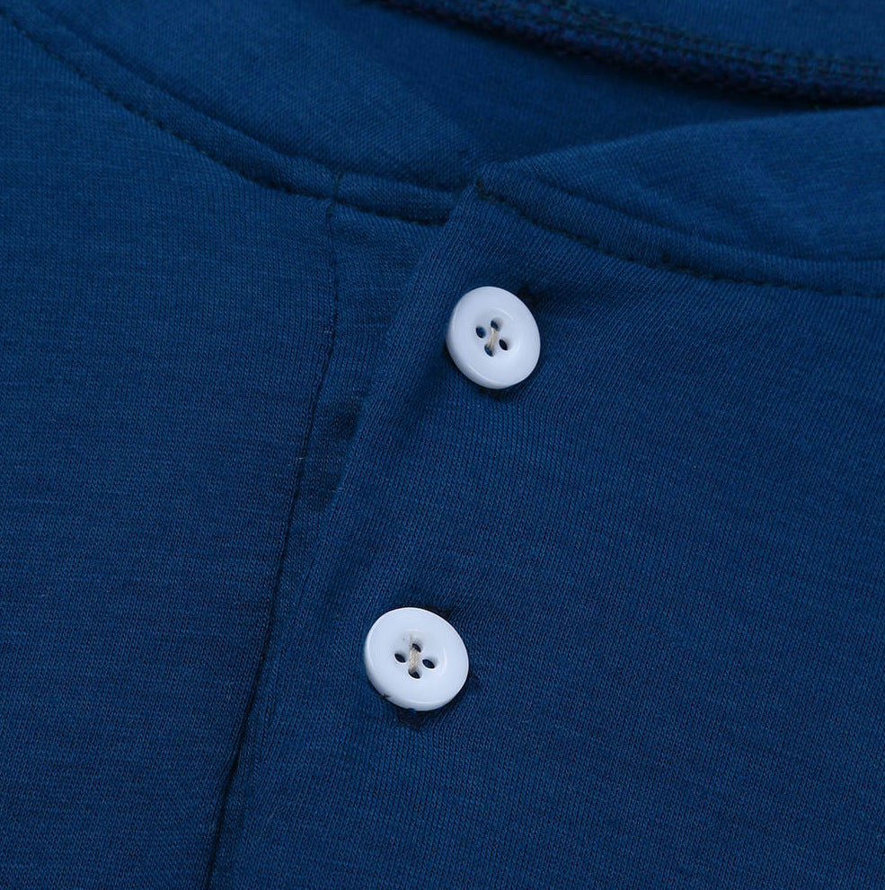Herren Langarm-Henleyshirt mit Rundhalsausschnitt und dekorativer Knopfleiste Drune
