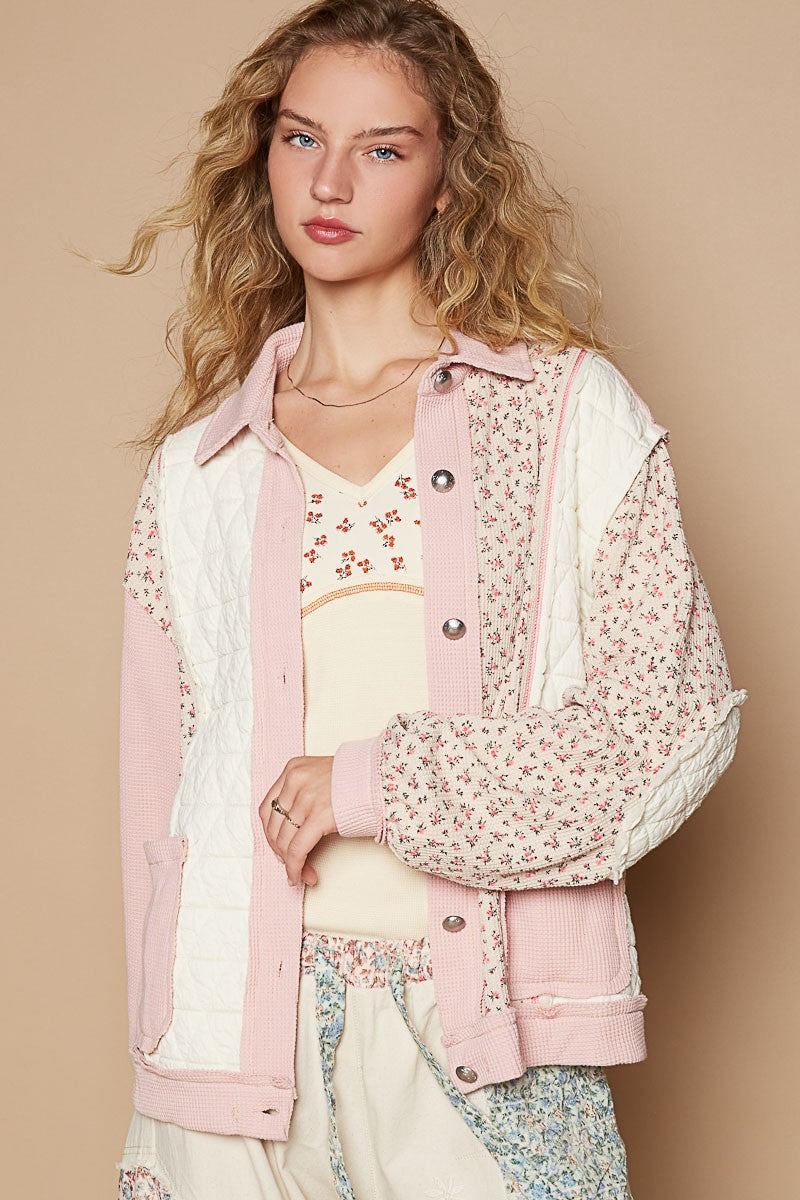 Drune | gesteppte Jacke mit Knöpfen, sichtbaren Nähten und floralem Muster