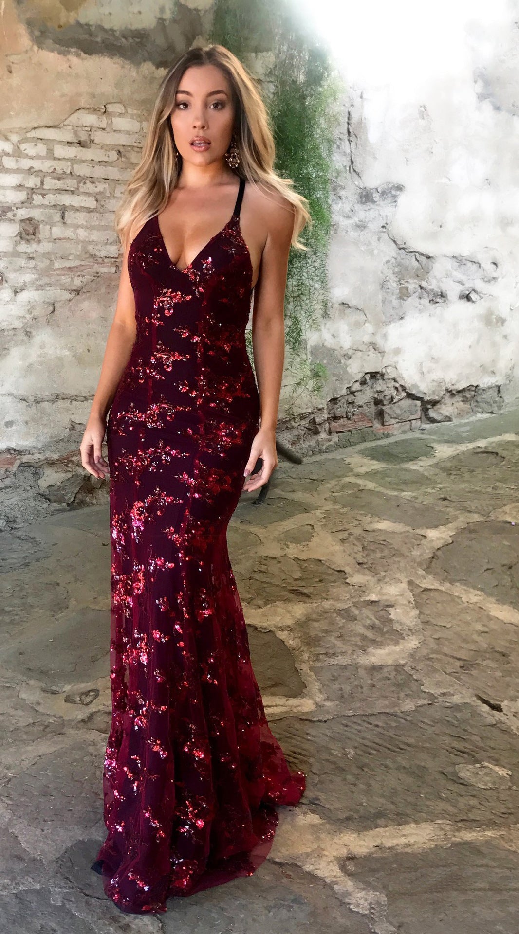 Glamouröses Damen Abendkleid mit Filigraner Paillettenverzierung und Elegantem Rückenschnitt für Abendveranstaltungen | Drune