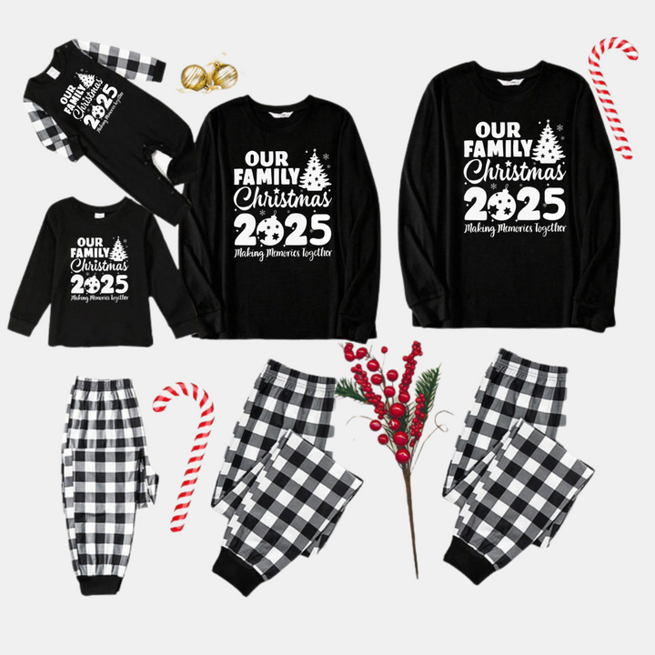 Drune | Unser Familienweihnachten 2025 Gemeinsame Erinnerungen' Buchstabenprint Schwarzes Langarmshirt mit Schwarz-weiß karierten Hosen Familienpassende Schlafanzüge