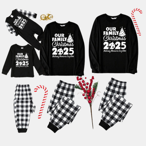 Drune | Unser Familienweihnachten 2025 Gemeinsame Erinnerungen' Buchstabenprint Schwarzes Langarmshirt mit Schwarz-weiß karierten Hosen Familienpassende Schlafanzüge