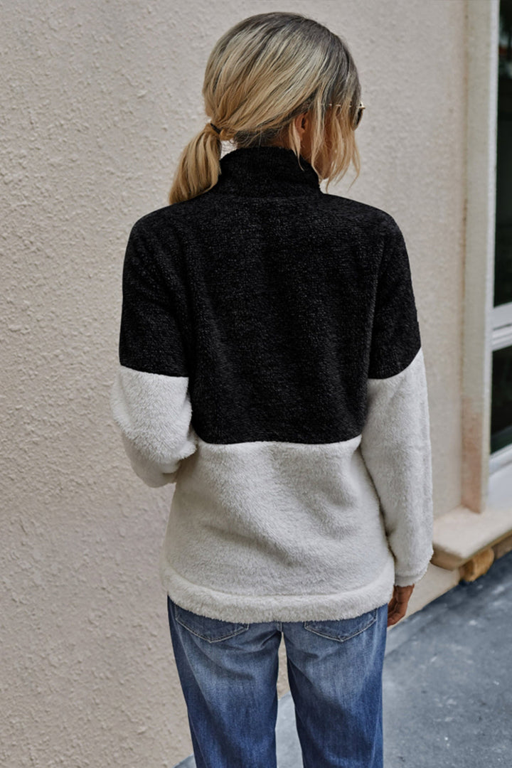 Drune | Eleganter Crop-Top mit Reißverschlusstasche