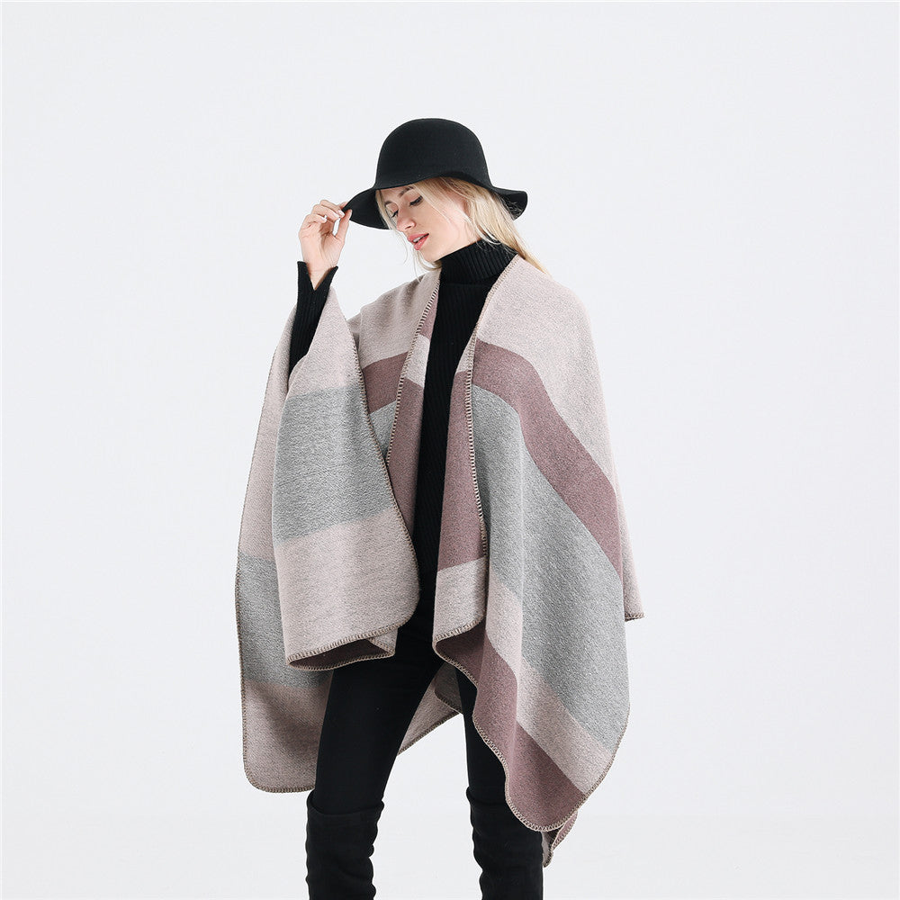 Damen Oversize‑Ruana‑Poncho aus Wollmix mit geometrischem Blockjacquard und V‑Ausschnitt Drune