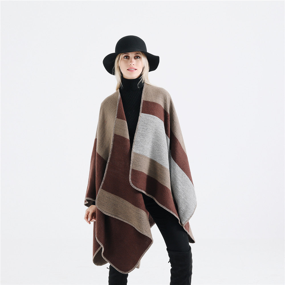 Damen Oversize‑Ruana‑Poncho aus Wollmix mit geometrischem Blockjacquard und V‑Ausschnitt Drune