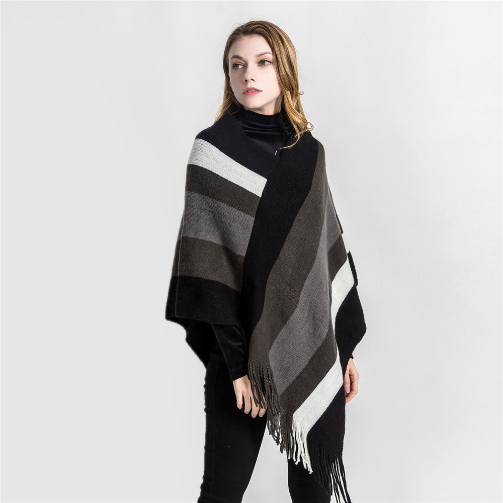Damen Oversize‑Strickruana mit Fransensaum und diagonaler Blockstreifen‑Optik Drune