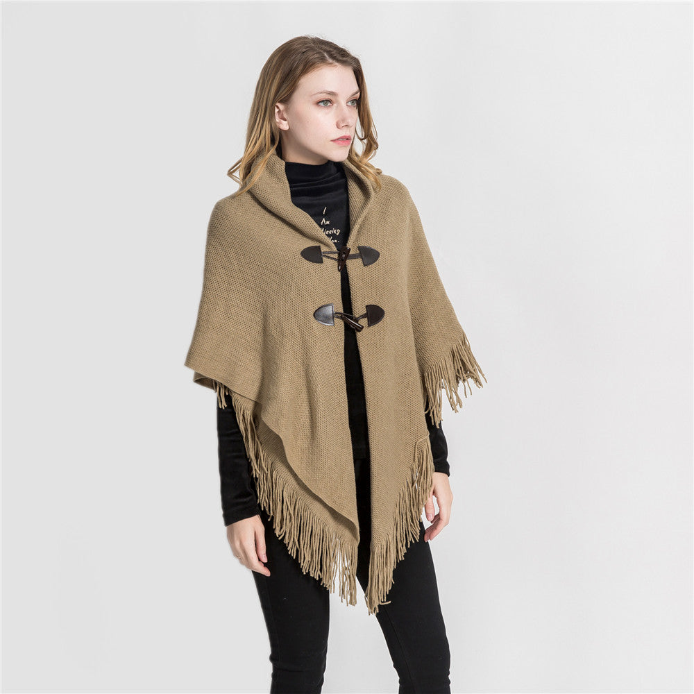 Damen Strick-Ruana-Poncho mit Schalkragen, Knebelverschlüssen und Fransensaum Drune