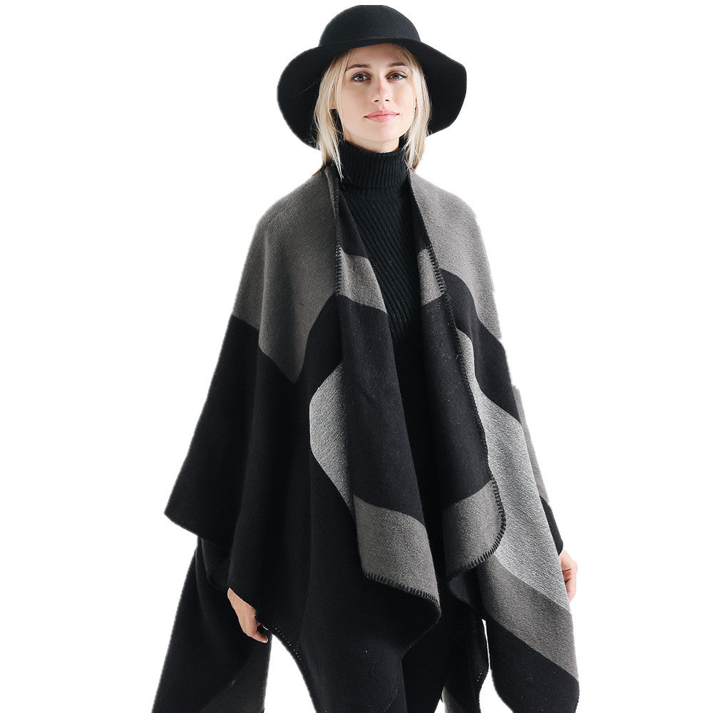 Damen Oversize‑Ruana‑Poncho aus Wollmix mit geometrischem Blockjacquard und V‑Ausschnitt Drune