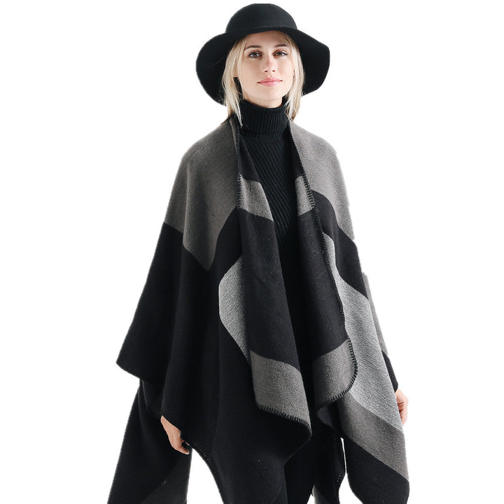 Damen Oversize‑Ruana‑Poncho aus Wollmix mit geometrischem Blockjacquard und V‑Ausschnitt Drune