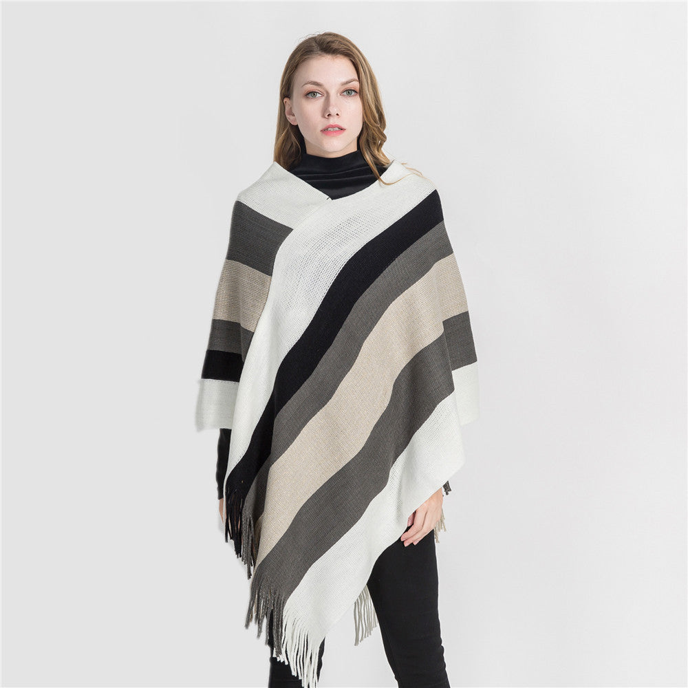 Damen Oversize‑Strickruana mit Fransensaum und diagonaler Blockstreifen‑Optik Drune