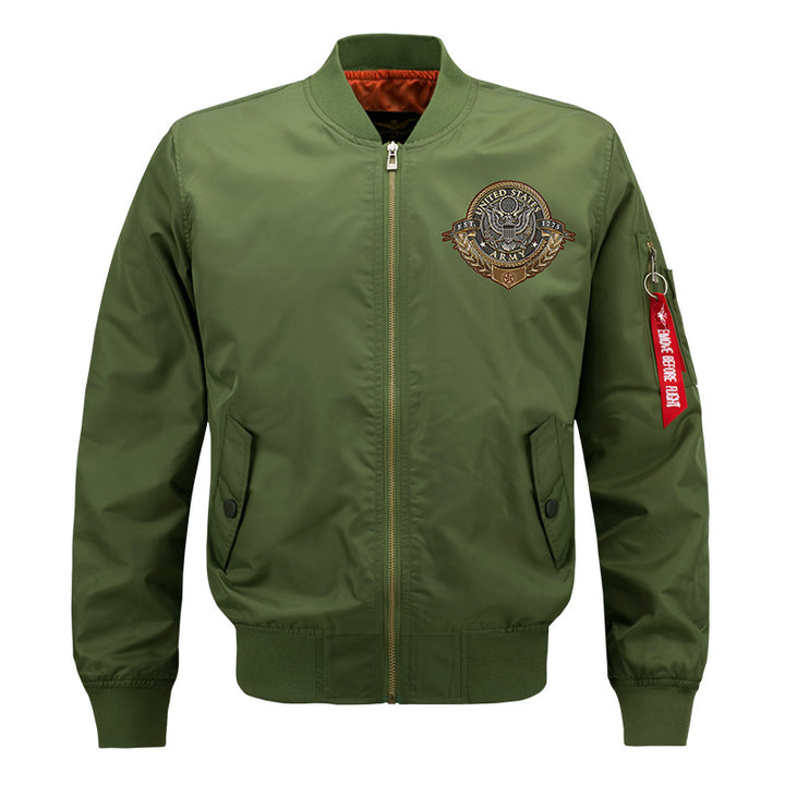 Männliche  von der Luftfahrt inspirierte Bomberjacke mit Vorderreißverschluss, gesticktem Wappen und charakteristischem Ärmelschild Drune