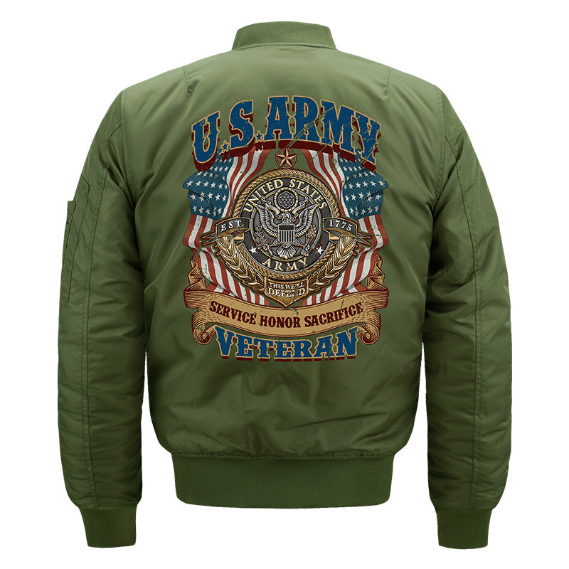 Männliche  von der Luftfahrt inspirierte Bomberjacke mit Vorderreißverschluss, gesticktem Wappen und charakteristischem Ärmelschild Drune