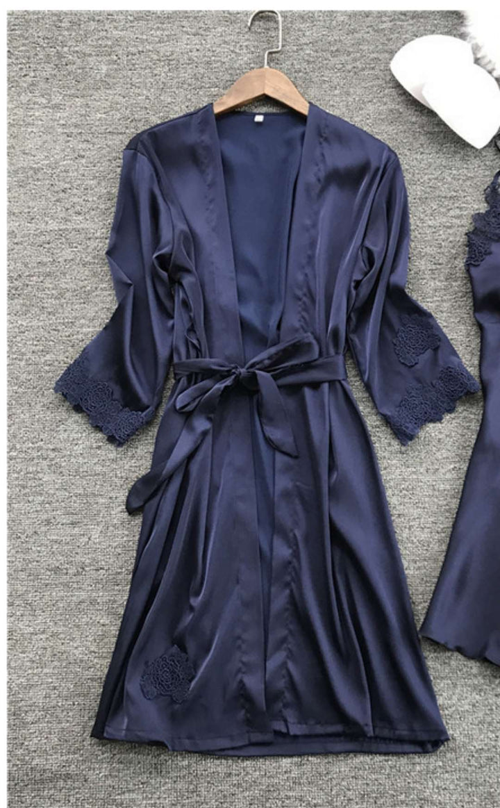 Damen Satin Hausmantel mit feinen Spitzenakzenten und verstellbarem Gürtel Drune