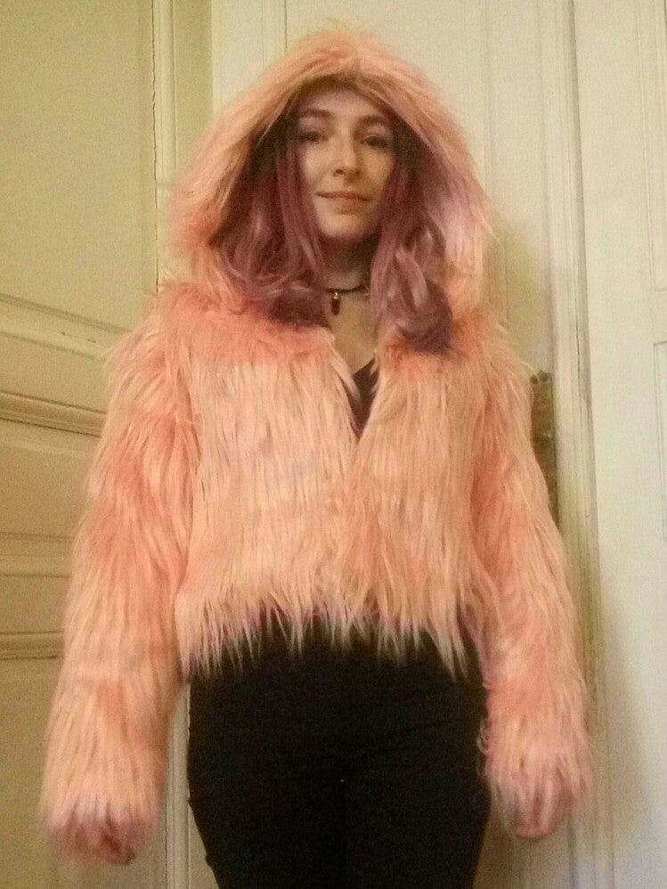 Damen Kurze Felljacke mit voluminösem Design Drune
