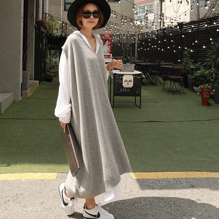 Damen Oversize Strick-Maxikleid im Weste-Look mit tiefem V-Ausschnitt und seitlichen Schlitzen Drune