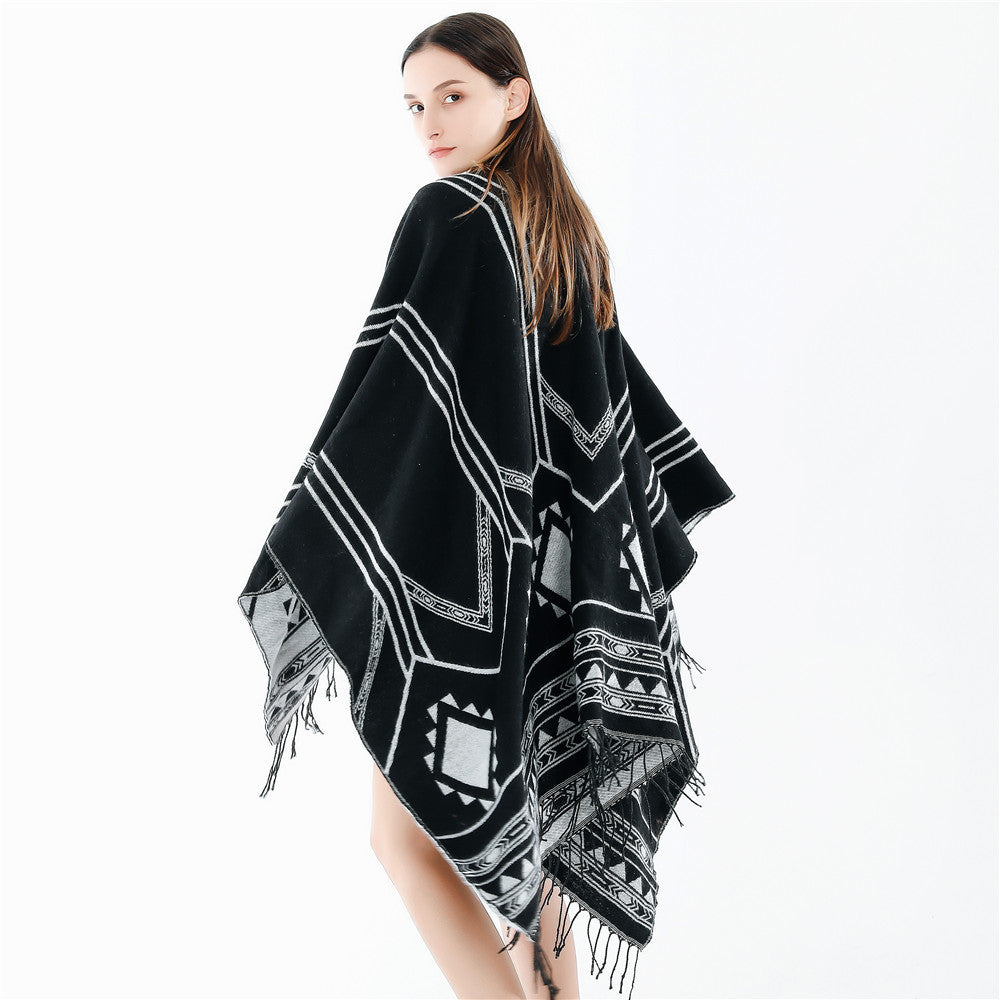 Unisex Ethno-Poncho aus weichem Strick mit Fransen und geometrischem Muster Drune