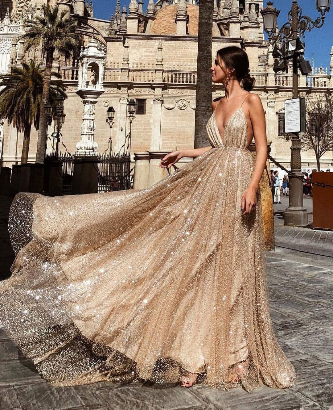 Damen Glamouröses Abendkleid mit tiefem V-Ausschnitt und strahlenden Pailletten Drune