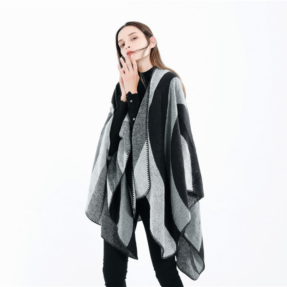 Damen Weichfallender Cape‑Überwurf im Oversize‑Ruana‑Stil mit kontrastierenden Rundflächen und Zierkettnaht Drune