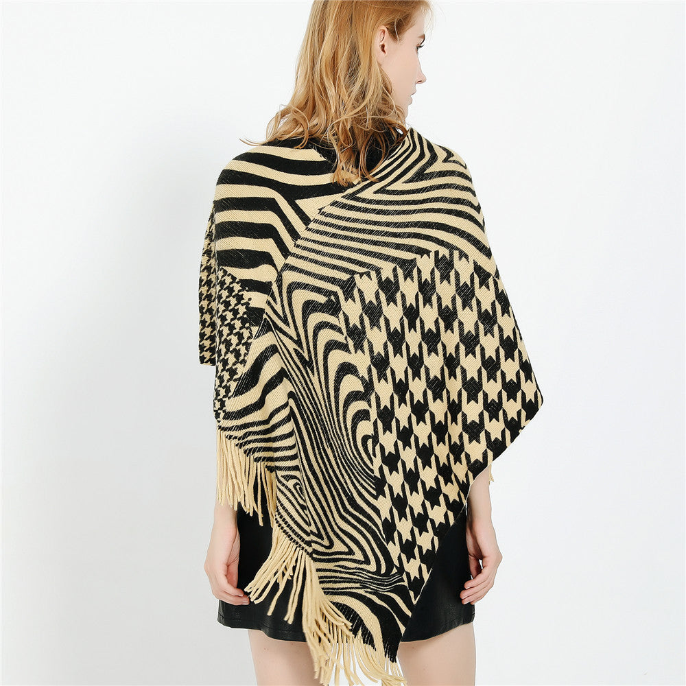 Damen Fransen-Poncho im Oversize mit grafischem Jacquard und asymmetrischem Zipfelsaum Drune