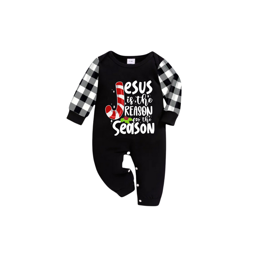 Drune | Jesus ist der Grund für die Saison Familien-Weihnachtspyjama-Set - Schwarzes Oberteil Schwarz-weiße karierten Hosen Weißer Grafiktext