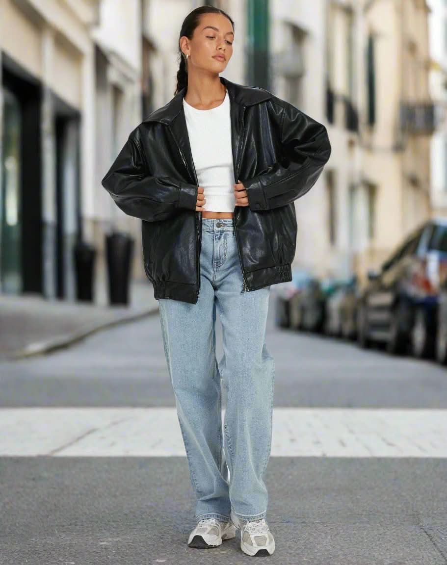 Drune | braun leder oversize mit schwarzem schlichtem top und kariertem minirock für frauen