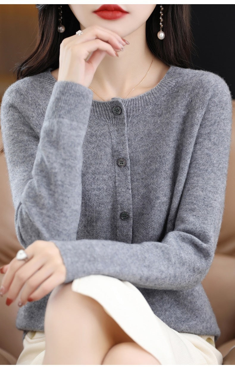 Drune | Merino Wollstrickjacke Mit Rundhalsausschnitt Und Langen Ärmeln