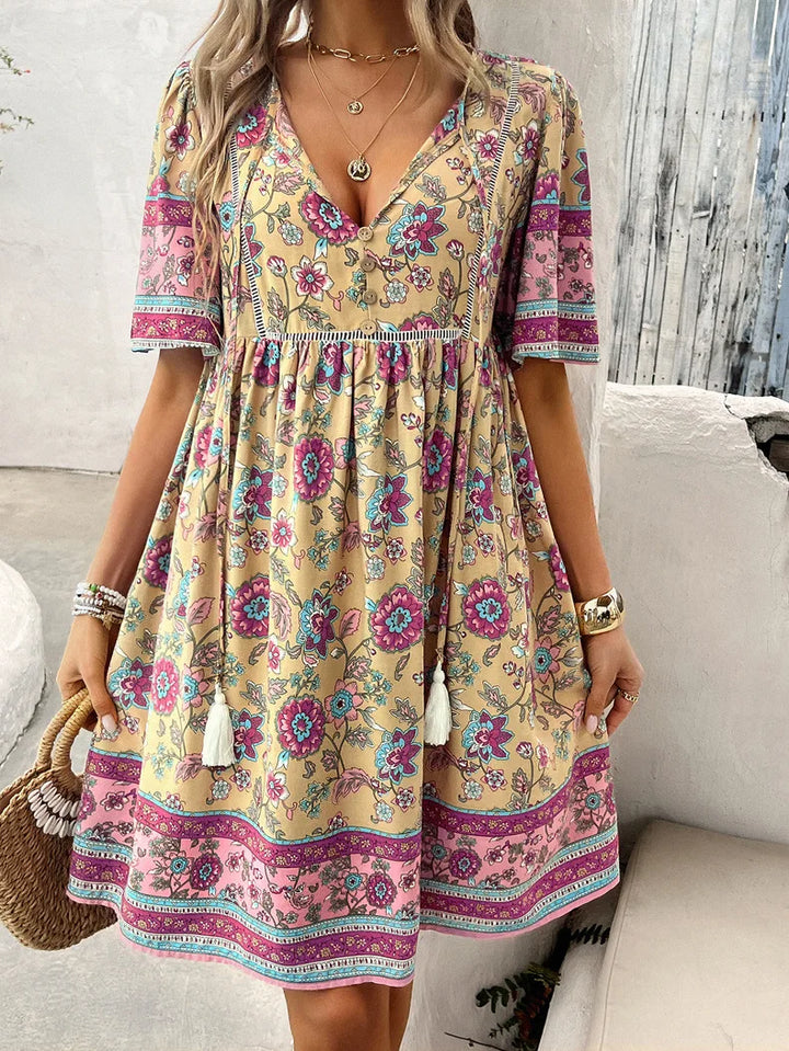 Drune | Kleid mit kurzen Ärmeln und V-Ausschnitt