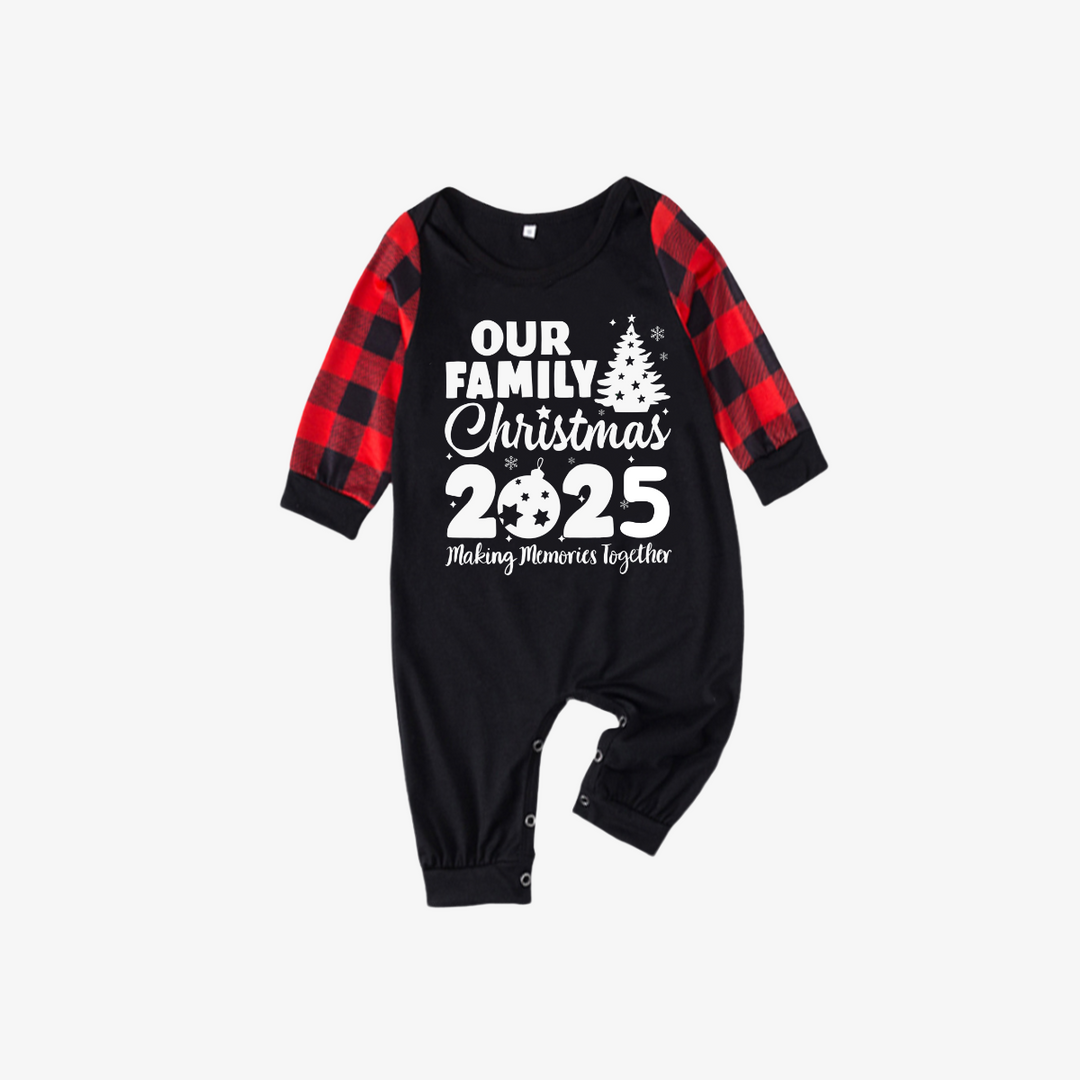 Drune | Weihnachtsbaum & "2025 Gemeinsam Erinnerungen schaffen" gemusterter Kontrast-Oberteil und Schwarz-Rot karierten Hose Familien-Matching Pyjama Set
