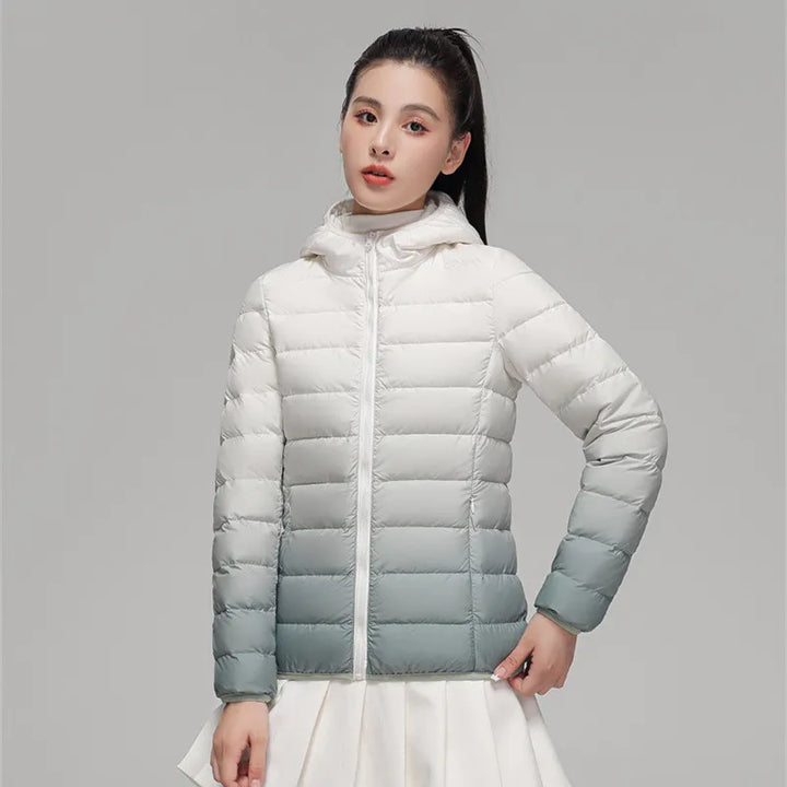 Drune | Leichte Daunenjacke mit farbverlaufender Kapuze