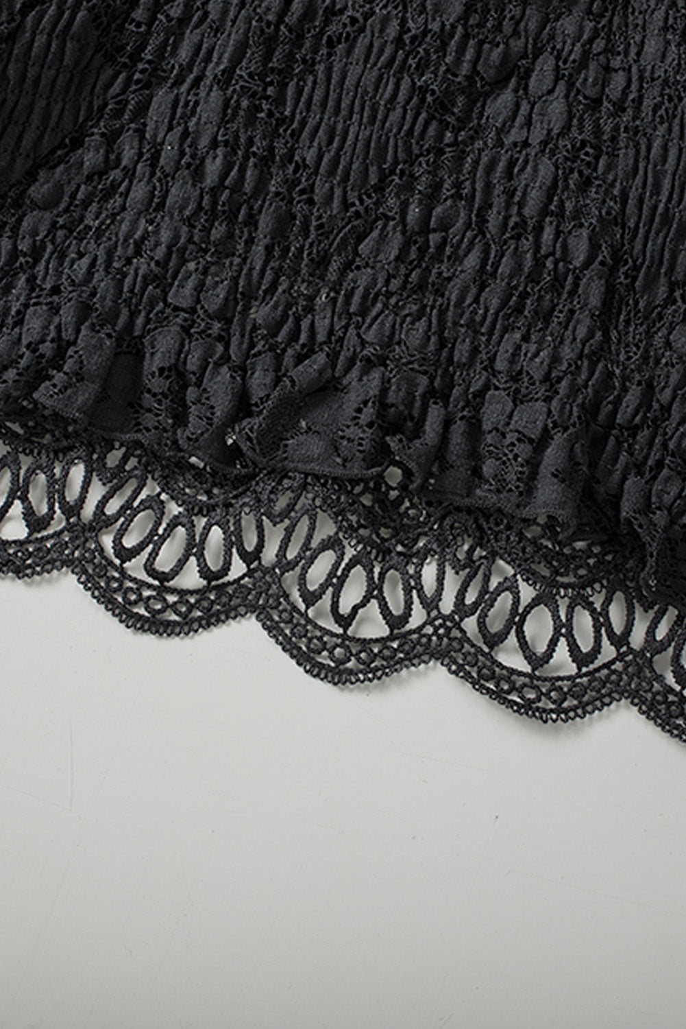 Drune | V-Ausschnitt Spitze Cropped Cami