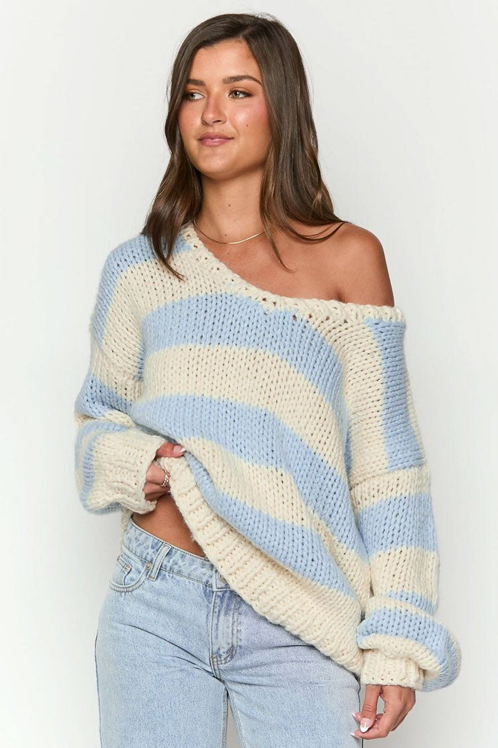 Drune | gestrickter Pullover mit schulterfreiem Streifenmuster